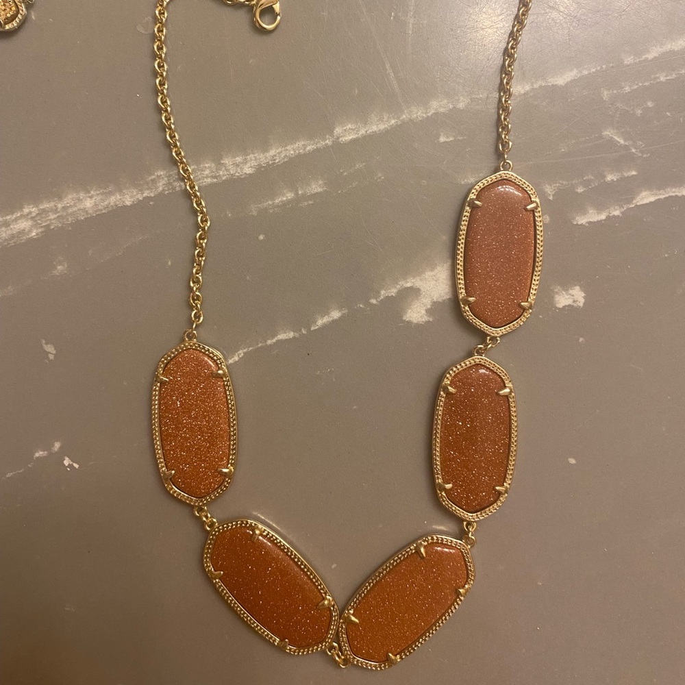 Kendra Scott necklace